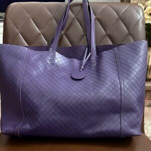 Pre owned luxury Bottega Veneta Intrecciomirage purple tote bag